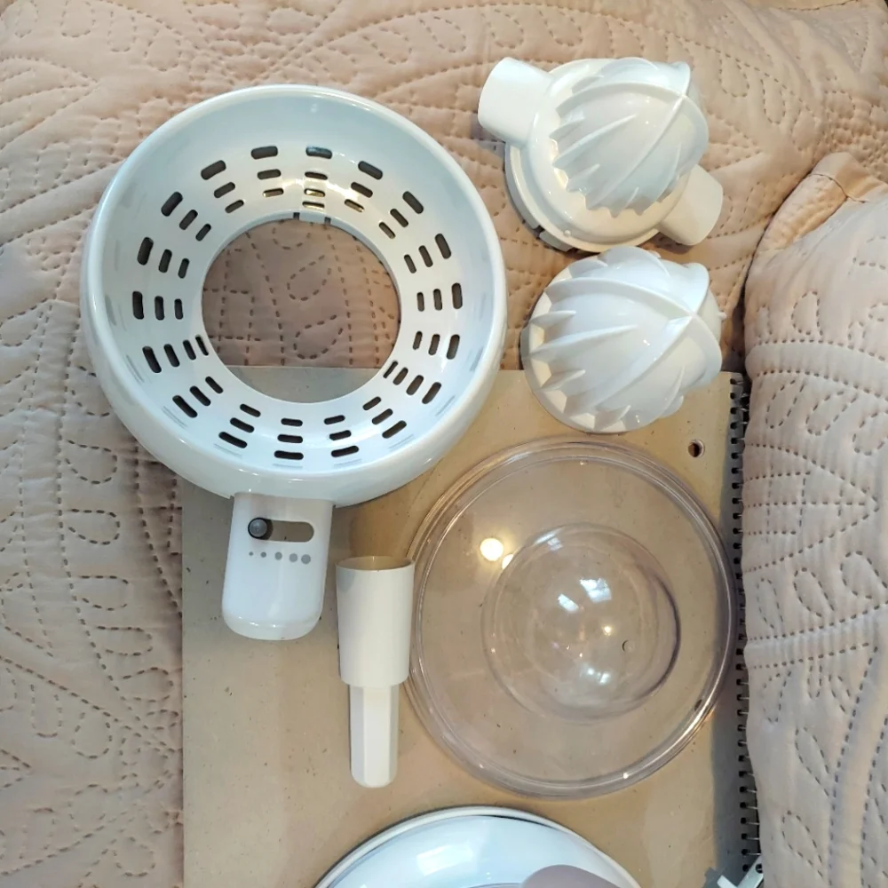 DeLonghi citrus juicer White